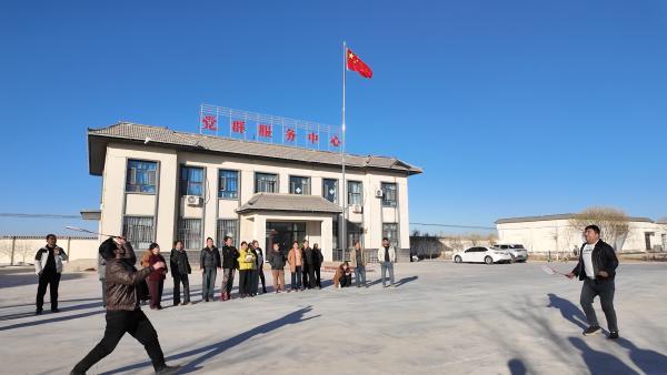 凯发K8登录入口羽球联谊聚邻里 群众共运动享健康